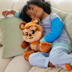 Wicket Ewok Big Feet Plush – Star Wars – 11'' -National Geographic Shop 1230055504683 1